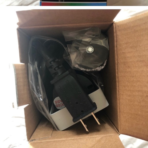 ⚡️DONATING TOMORROW⚡️BUNDLE- LED Projection Let it Snow& Multi Color XMas Lights - Picture 8 of 8